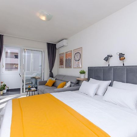 Side By Side Apartments Сплит Екстериор снимка
