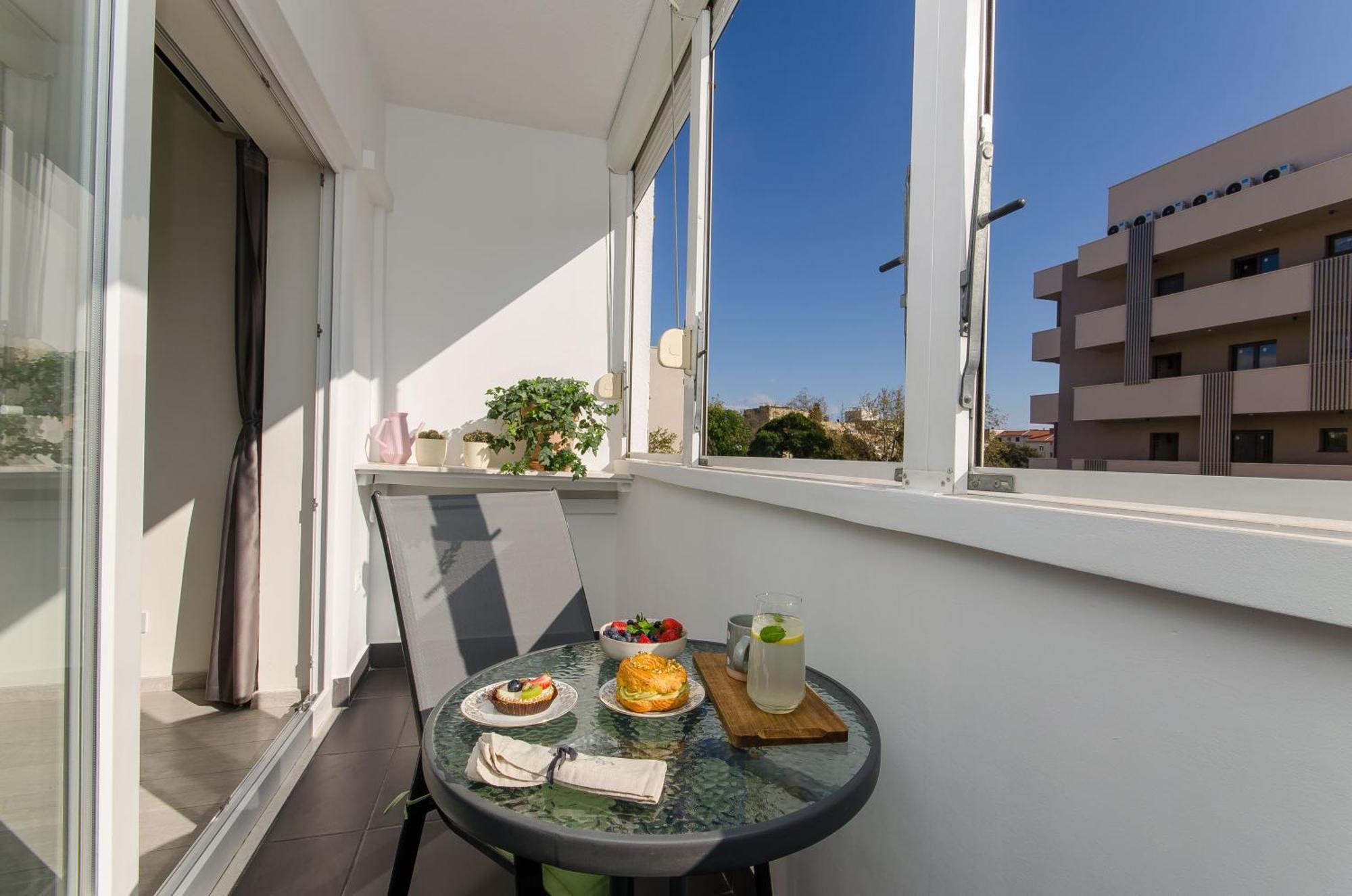 Side By Side Apartments Сплит Екстериор снимка