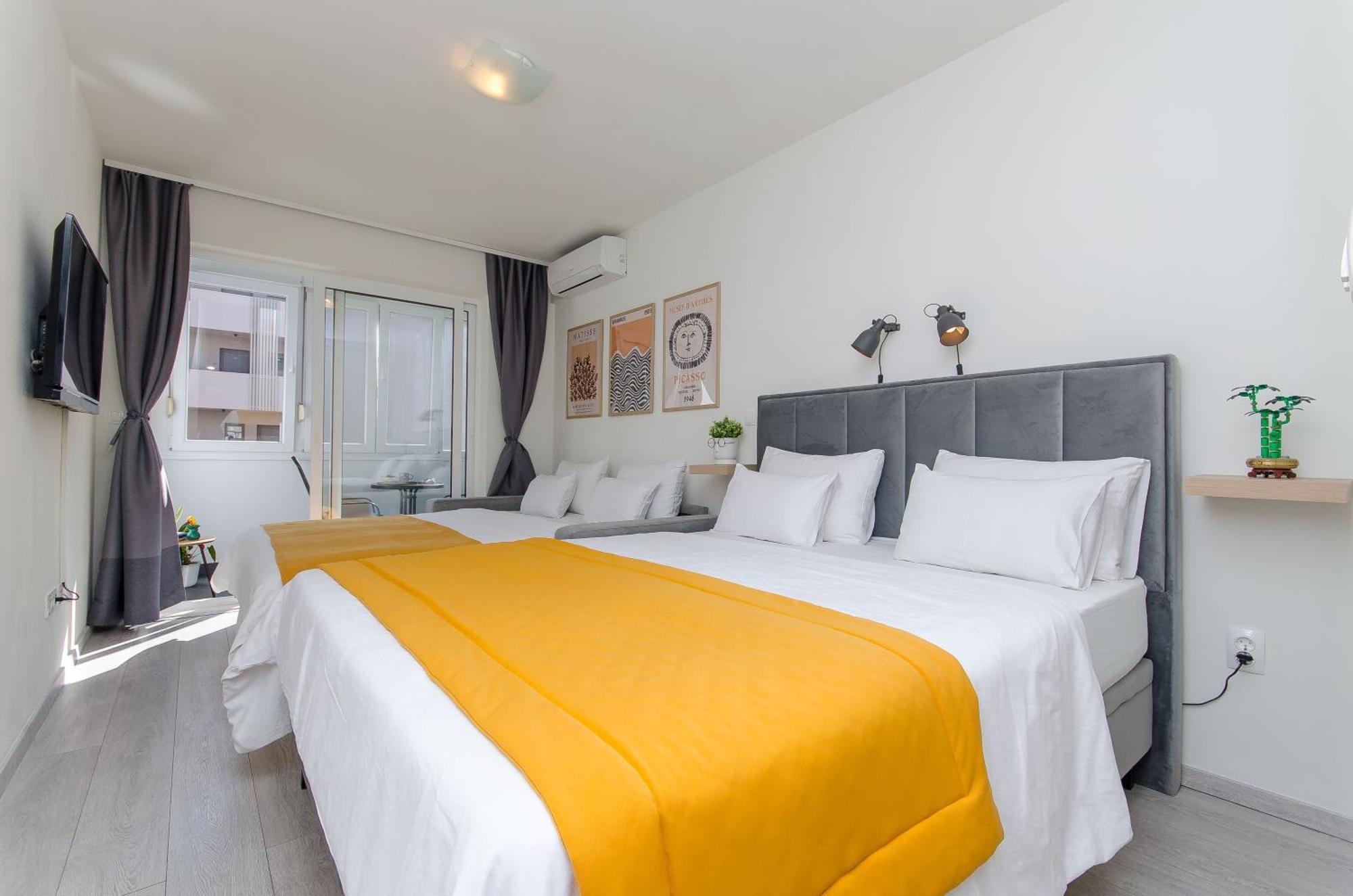 Side By Side Apartments Сплит Екстериор снимка