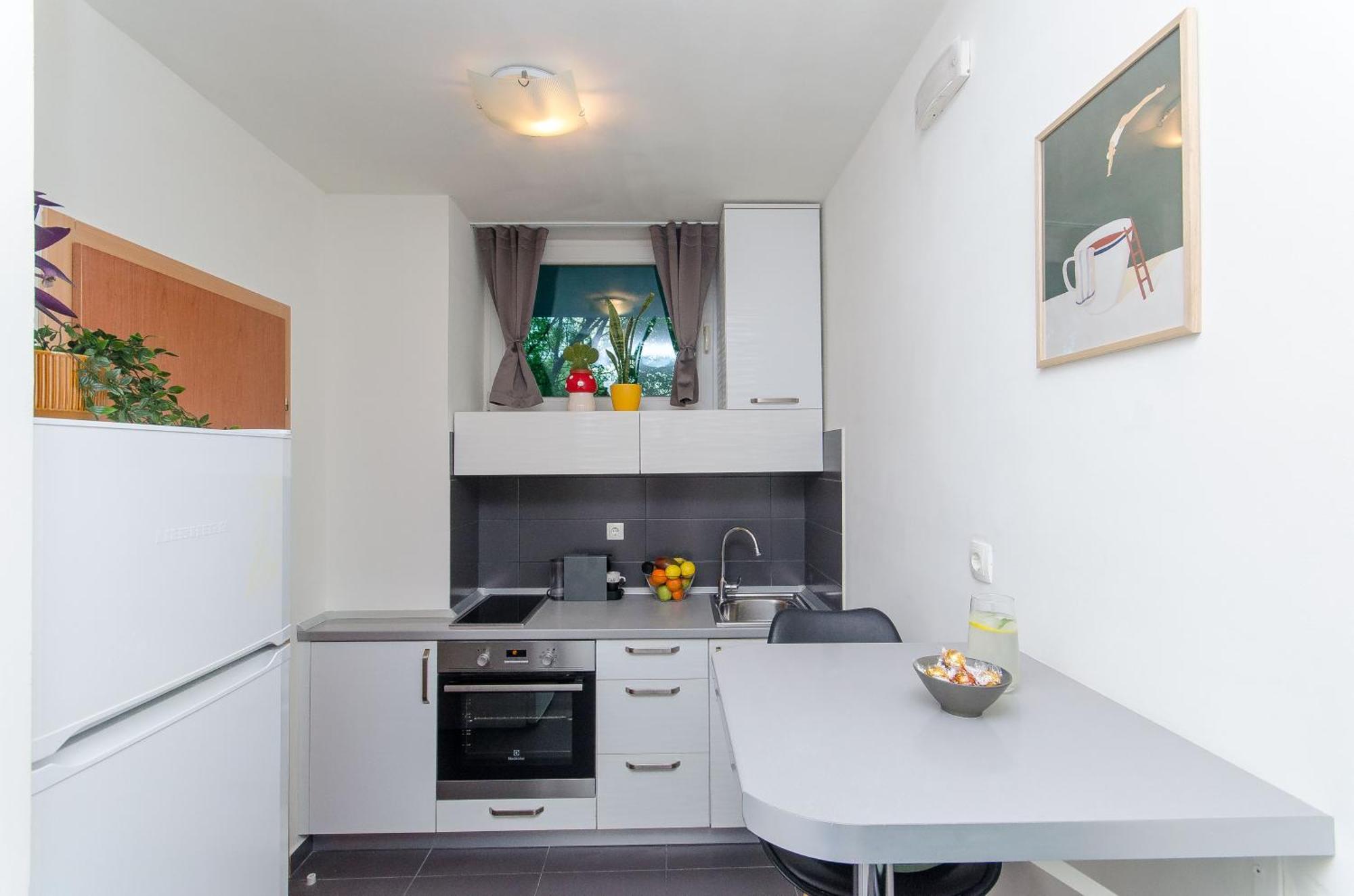 Side By Side Apartments Сплит Екстериор снимка