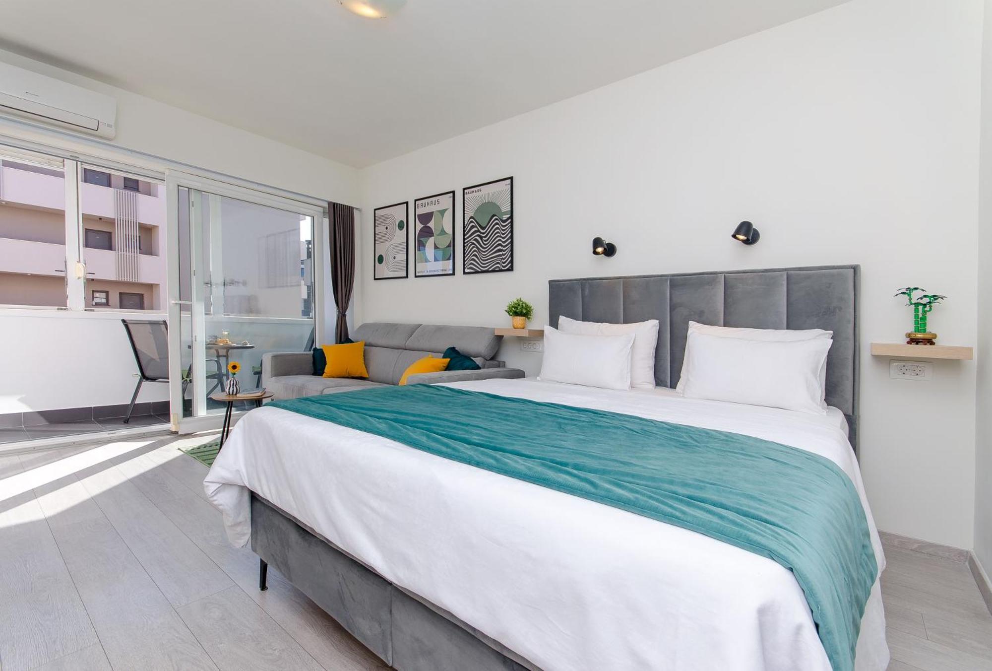 Side By Side Apartments Сплит Екстериор снимка