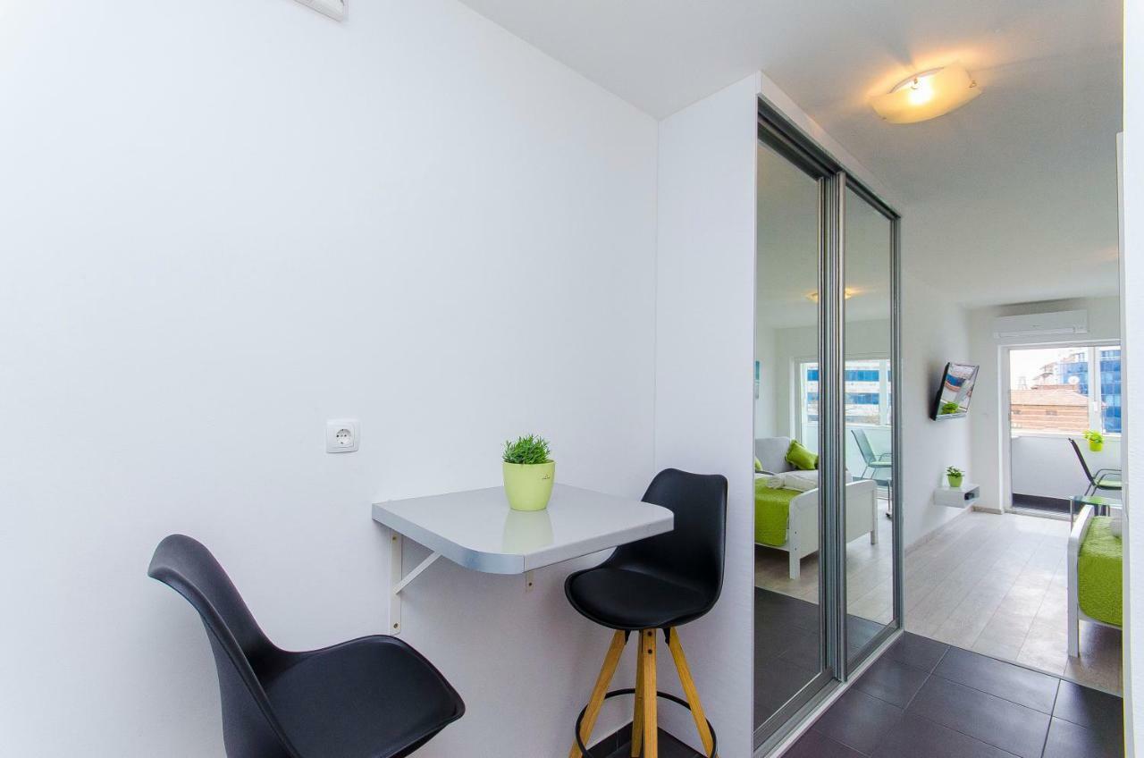 Side By Side Apartments Сплит Екстериор снимка