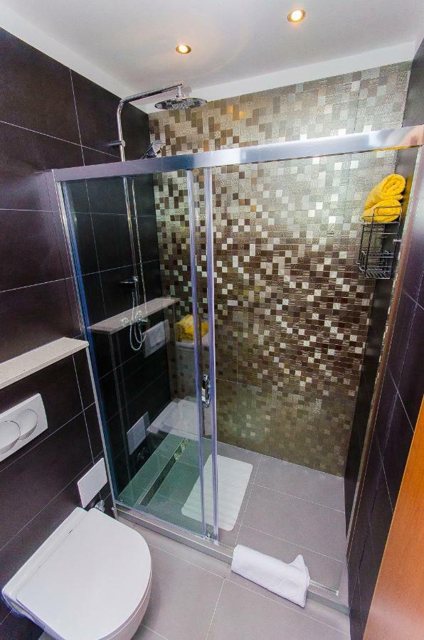 Side By Side Apartments Сплит Екстериор снимка