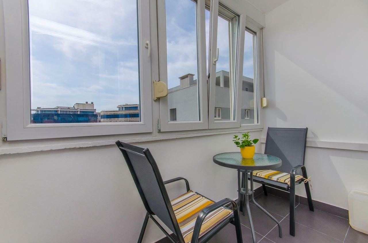 Side By Side Apartments Сплит Екстериор снимка