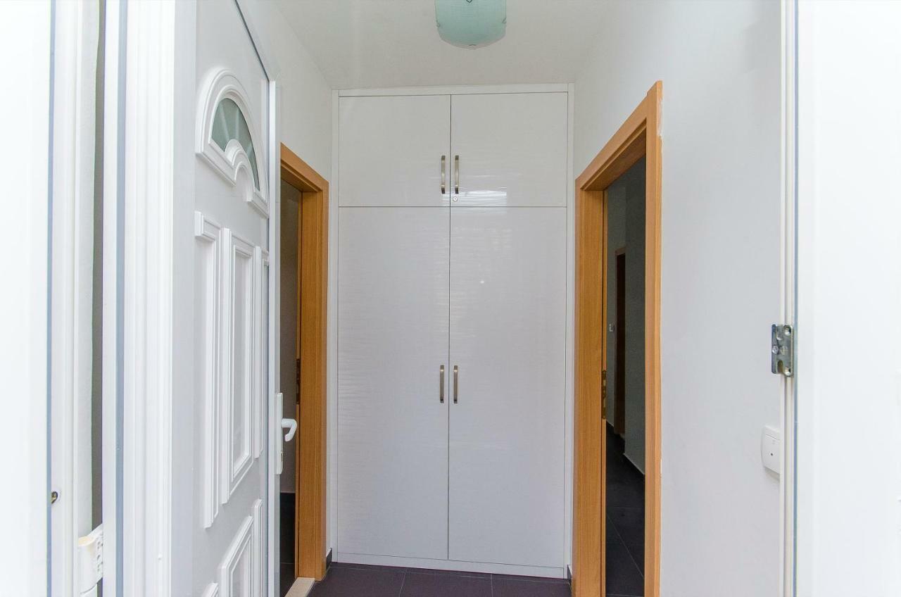 Side By Side Apartments Сплит Екстериор снимка