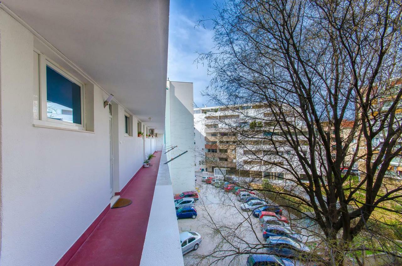 Side By Side Apartments Сплит Екстериор снимка